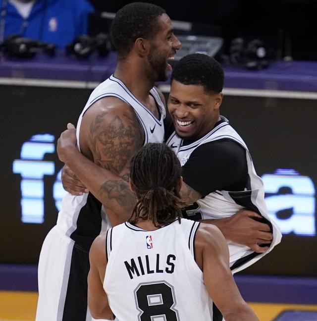 限于球场 限于球场